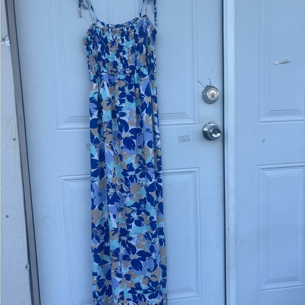 Uniqlo Blue & Beige Floral Smocked Dress